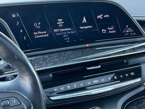 Used 2023 Cadillac Escalade Premium Luxury w/ Performance Package image 31