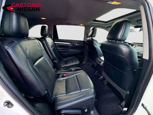 Used 2019 Toyota Highlander XLE FWD image 38