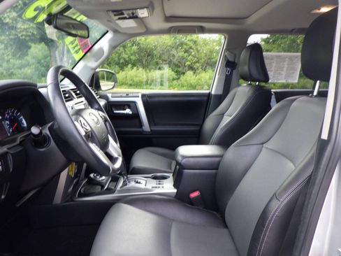 Used 2018 Toyota 4Runner SR5 Premium AWD/4WD image 10