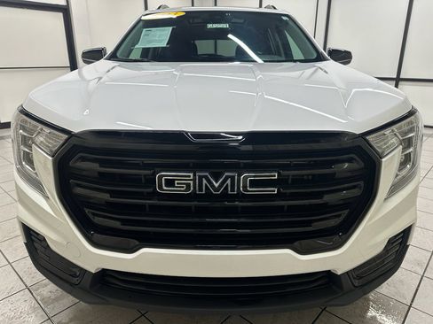 Used 2023 GMC Terrain SLE w/ Driver Convenience Package image 12