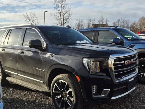 Used 2023 GMC Yukon SLT w/ SLT Premium Package image 2