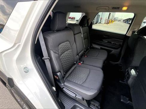 Certified 2024 Nissan Pathfinder SV image 19