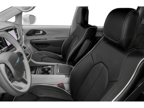 Used 2021 Chrysler Pacifica Touring-L FWD image 6