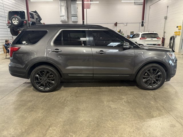 Used 2018 Ford Explorer XLT w/ XLT Appearance Package AWD/4WD image 5