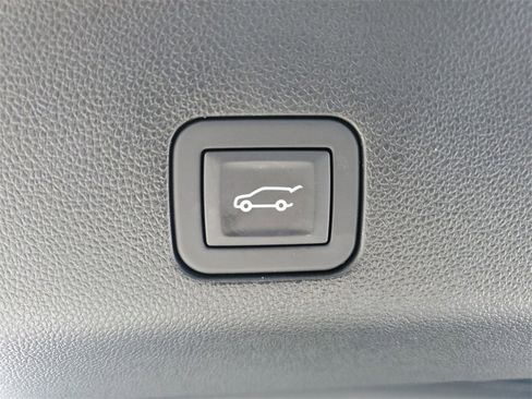 Used 2024 GMC Yukon Denali w/ Denali Reserve Package image 18