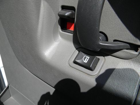 Used 2015 Chevrolet Express 2500 image 11