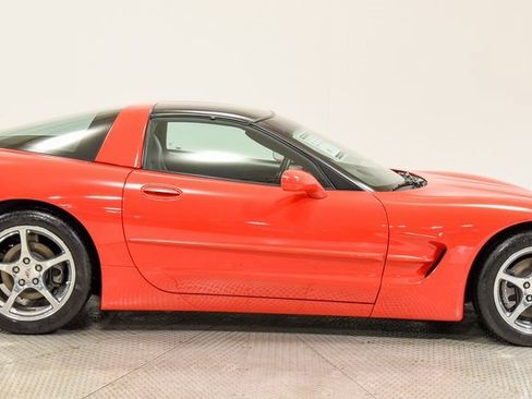 Used 2004 Chevrolet Corvette Coupe w/ Roof Package image 11