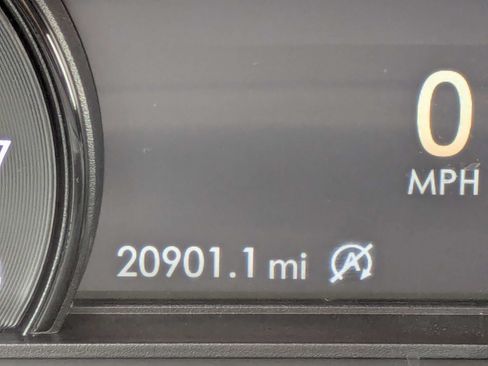 Used 2021 Lincoln Corsair FWD w/ Rear Removable Package Tray image 31