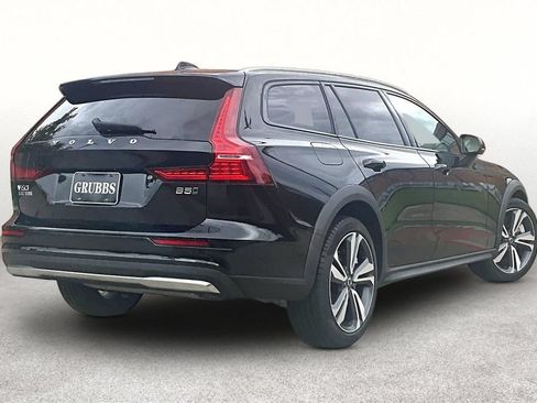 Certified 2025 Volvo V60 B5 Cross Country Plus AWD/4WD image 2
