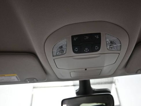Used 2023 Chrysler Pacifica Touring-L FWD image 12