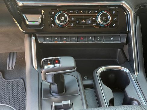 Used 2024 GMC Sierra 1500 Denali w/ Technology Package AWD/4WD image 39