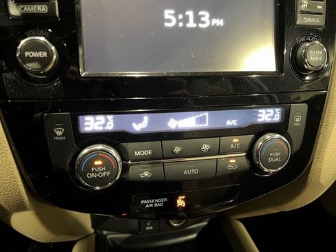 Used 2016 Nissan Rogue SL image 34