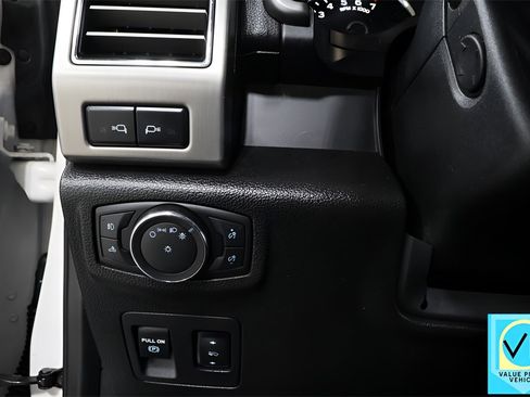 Used 2018 Ford F150 Platinum w/ Equipment Group 701A Luxury image 20