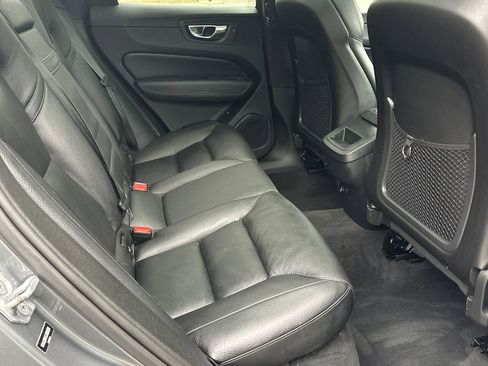 Used 2018 Volvo XC60 T6 Momentum AWD/4WD image 16