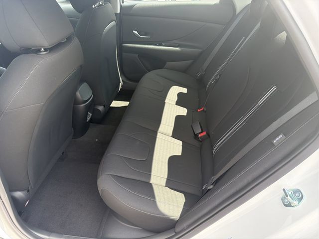 New 2026 Hyundai Elantra Hybrid FWD image 22