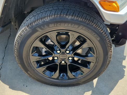 Used 2022 Jeep Wrangler Unlimited Sahara AWD/4WD image 8