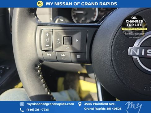 Used 2023 Nissan Pathfinder SV AWD/4WD image 16