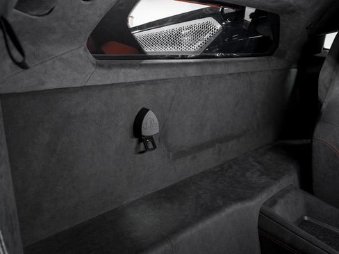 Used 2024 Lamborghini Revuelto AWD/4WD image 30