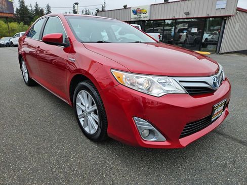 Used 2013 Toyota Camry XLE w/ Leather Pkg FWD image 3