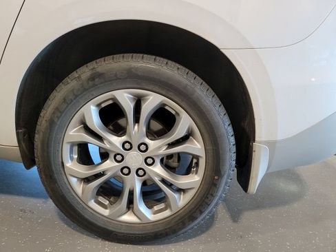 Used 2018 Buick Enclave Avenir w/ Avenir Technology Package AWD/4WD image 15