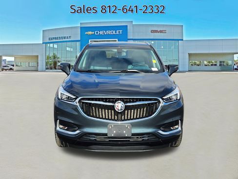 Used 2020 Buick Enclave Essence image 2