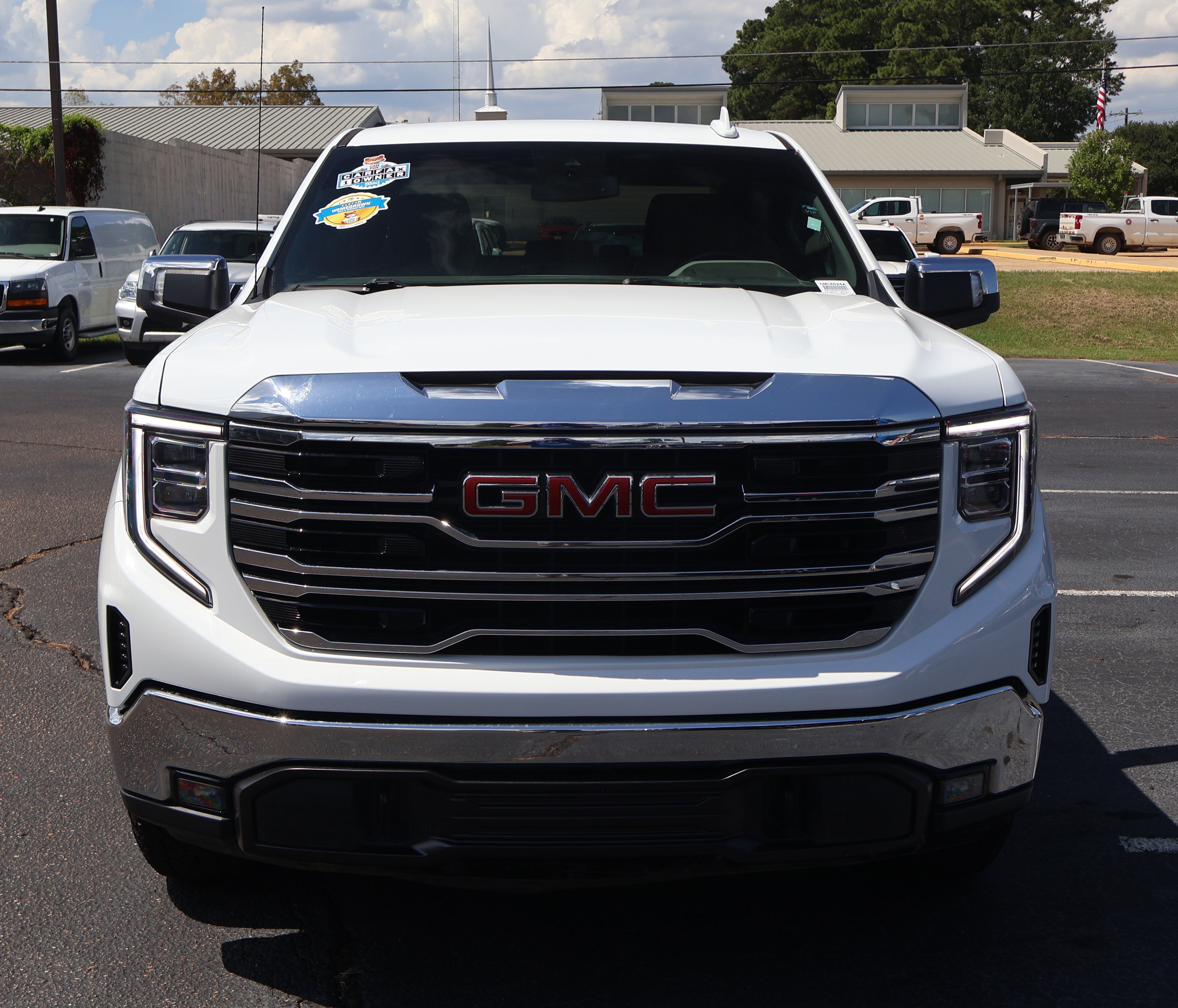 Used 2023 GMC Sierra 1500 SLT w/ SLT Premium Package AWD/4WD image 2
