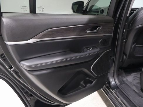 Used 2022 Jeep Grand Cherokee L Limited image 16