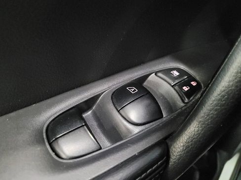 Used 2016 Nissan Rogue SV AWD/4WD image 27