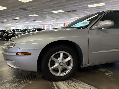 Used 2001 Oldsmobile Aurora 3.5 w/ Convenience Pkg FWD image 11