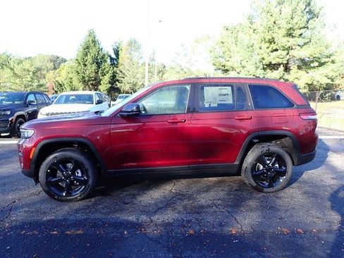 New 2025 Jeep Grand Cherokee 4WD image 2