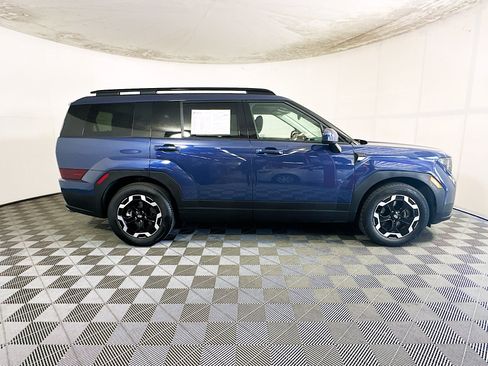 Used 2025 Hyundai Santa Fe SEL FWD image 2