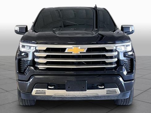 Used 2024 Chevrolet Silverado 1500 High Country w/ High Country Premium Package AWD/4WD image 3
