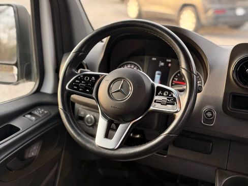Used 2022 Mercedes-Benz Sprinter 2500 image 30