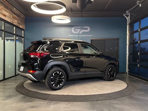Used 2021 Chevrolet TrailBlazer LT w/ Convenience Package FWD image 3