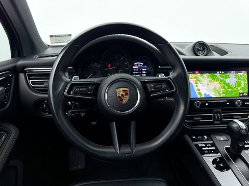 Used 2024 Porsche Macan image 31