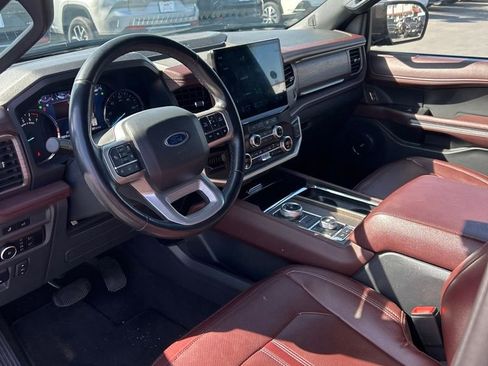 Used 2024 Ford Expedition Limited AWD/4WD image 16