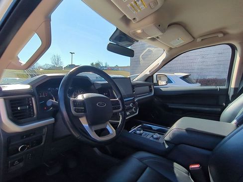 Used 2024 Ford Expedition Max XLT image 15