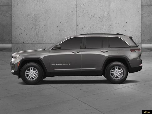 New 2025 Jeep Grand Cherokee Laredo image 3