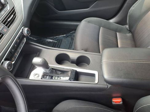 Used 2025 Nissan Altima 2.5 SV FWD image 14