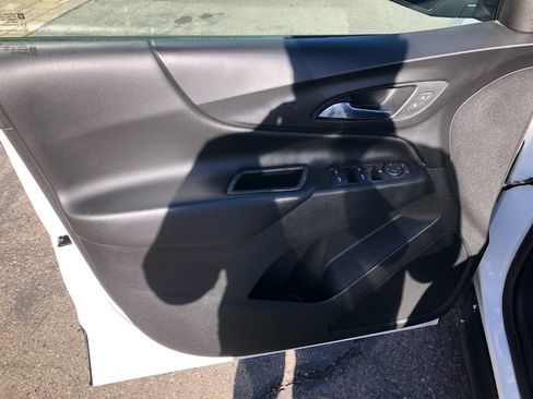 Used 2020 Chevrolet Equinox LT image 9