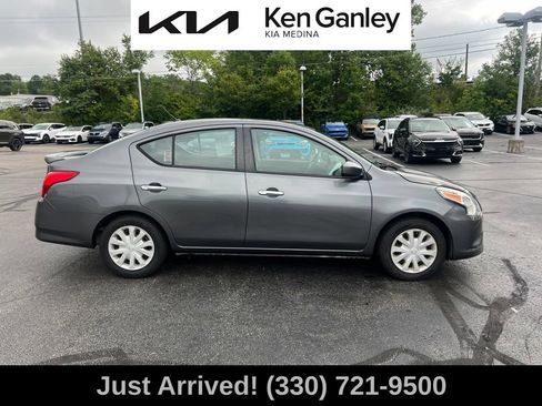 Used 2018 Nissan Versa SV FWD image 4