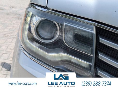 Used 2017 Lincoln Navigator Select RWD image 8