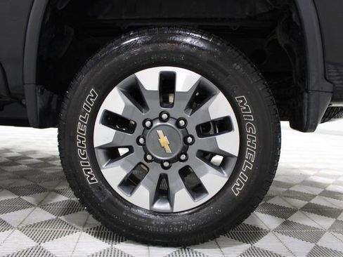 Used 2022 Chevrolet Silverado 2500 Custom w/ Custom Value Package image 44