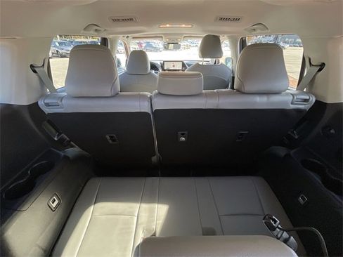 Used 2023 Toyota Highlander Limited image 30