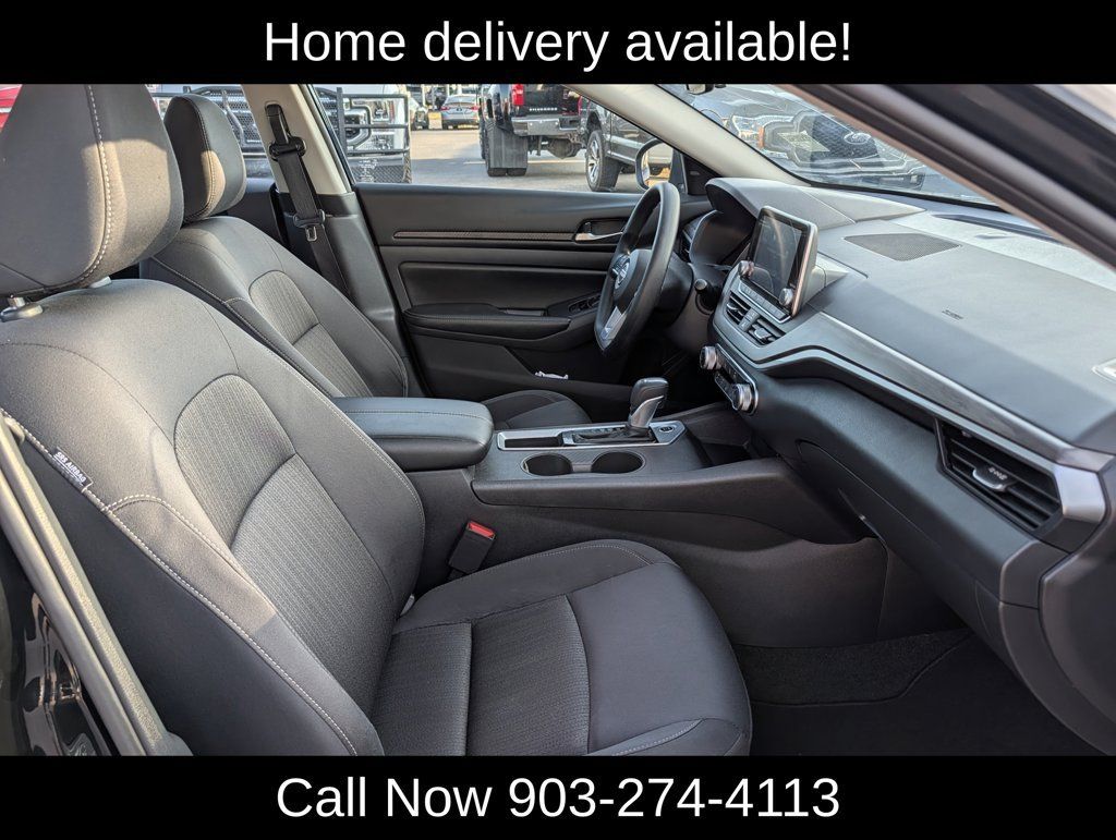 Used 2025 Nissan Altima 2.5 SV FWD image 29