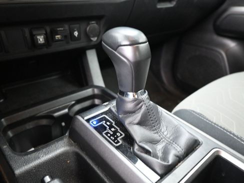 Used 2020 Toyota Tacoma TRD Sport image 15