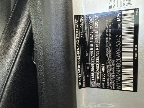 Used 2020 Mercedes-Benz GLB 250 4MATIC w/ Parking Assistance Package image 52