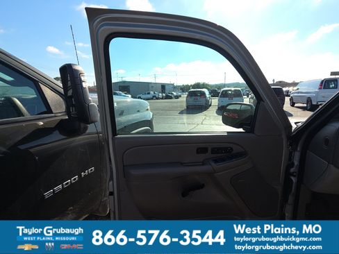 Used 2004 GMC Yukon XL SLT w/ Preferred Equipment Group AWD/4WD image 7