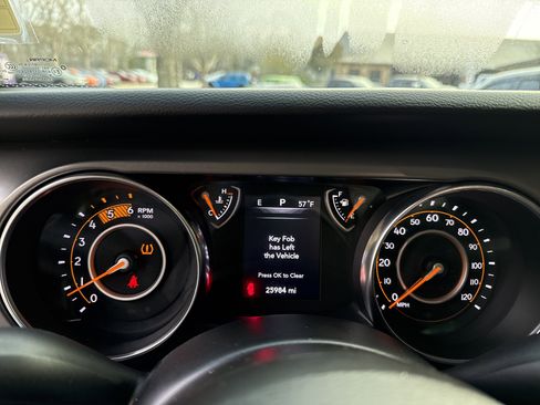 Used 2022 Jeep Wrangler Unlimited Sport image 31