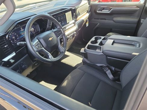 Used 2025 Chevrolet Silverado 1500 LT image 3